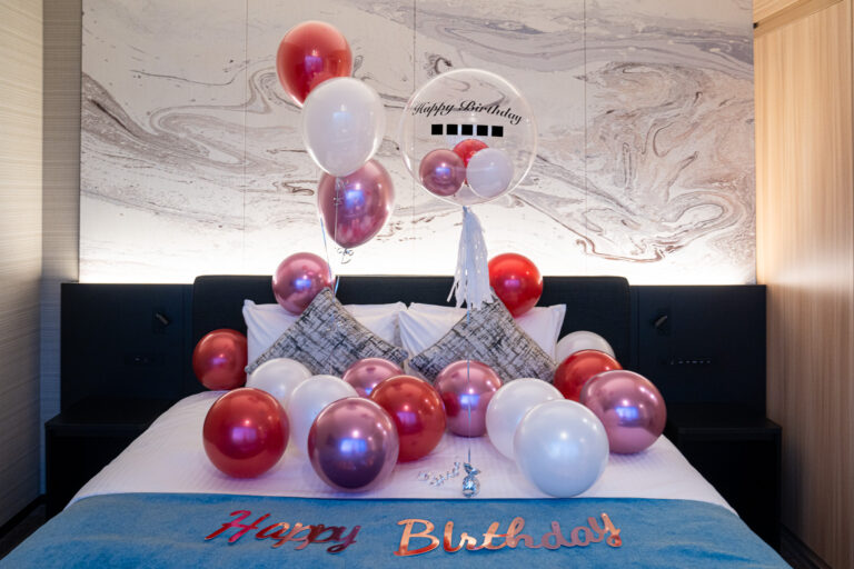 三井花园酒店丰洲普米尔生日惊喜，红白优雅气球装饰