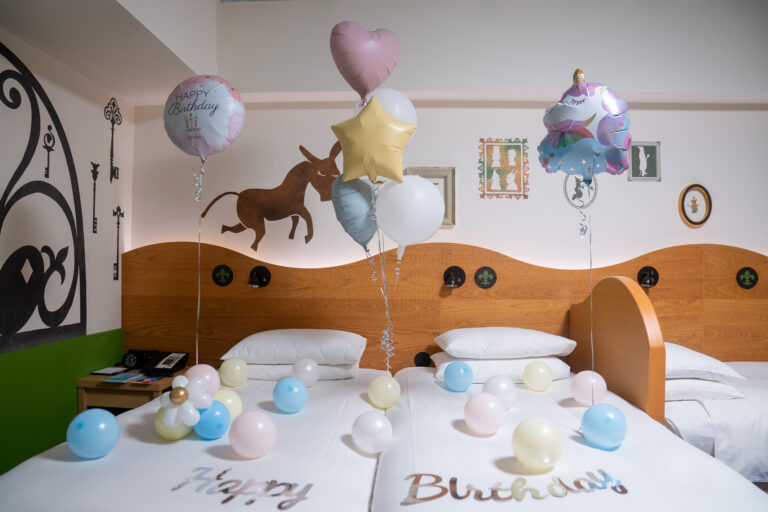 Birthday surprise decorations for a girl at Hilton Tokyo Bay, pastel balloon decorations