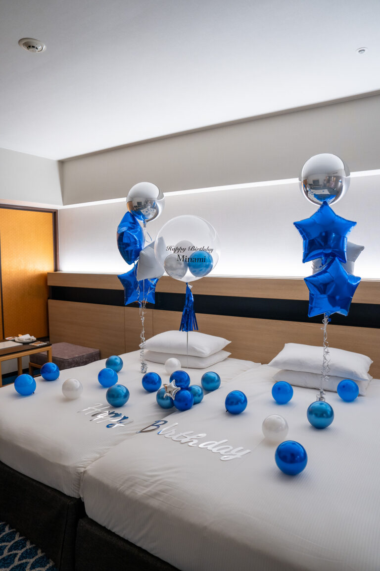 Birthday surprise balloon decoration at ヒルトン東京ベイ