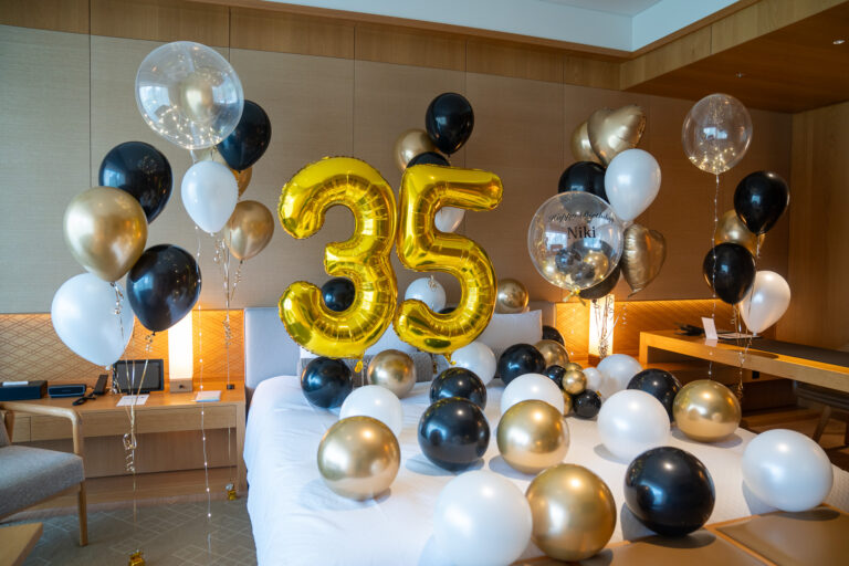 オークラ東京에서의 35세 생일 서프라이즈 데코레이션
