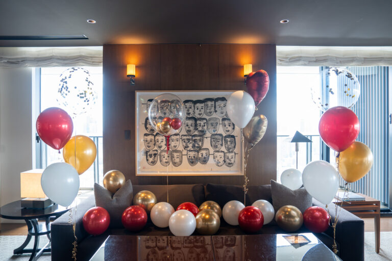 Home Party: Gorgeous Gold & Red Balloon Decoration
