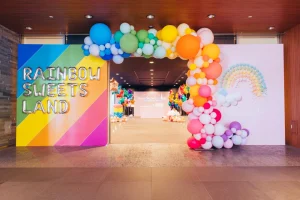 入り口のバルーンガーランド