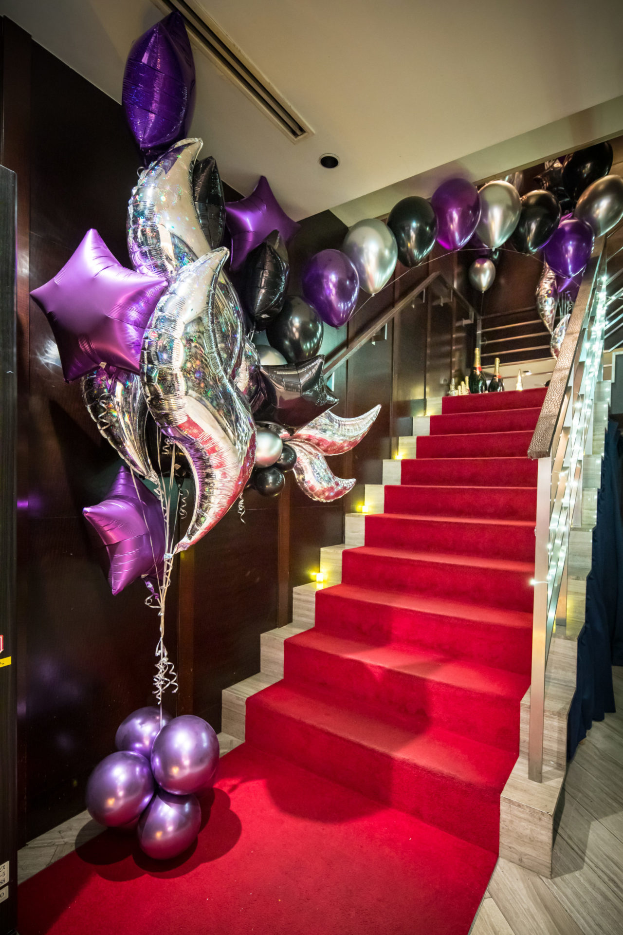 飲食店の階段でハロウィン装飾