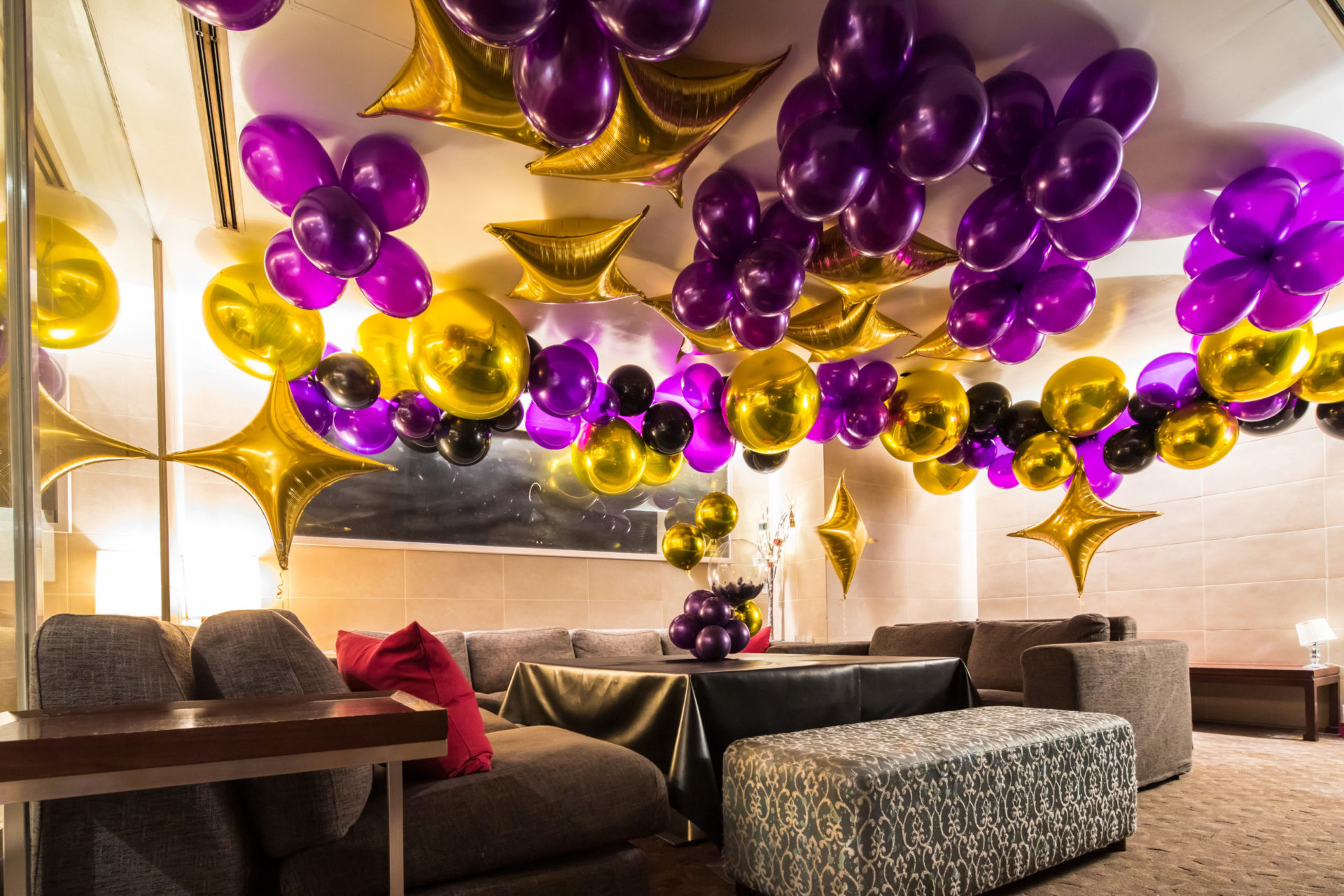 飲食店の個室部屋でハロウィン装飾