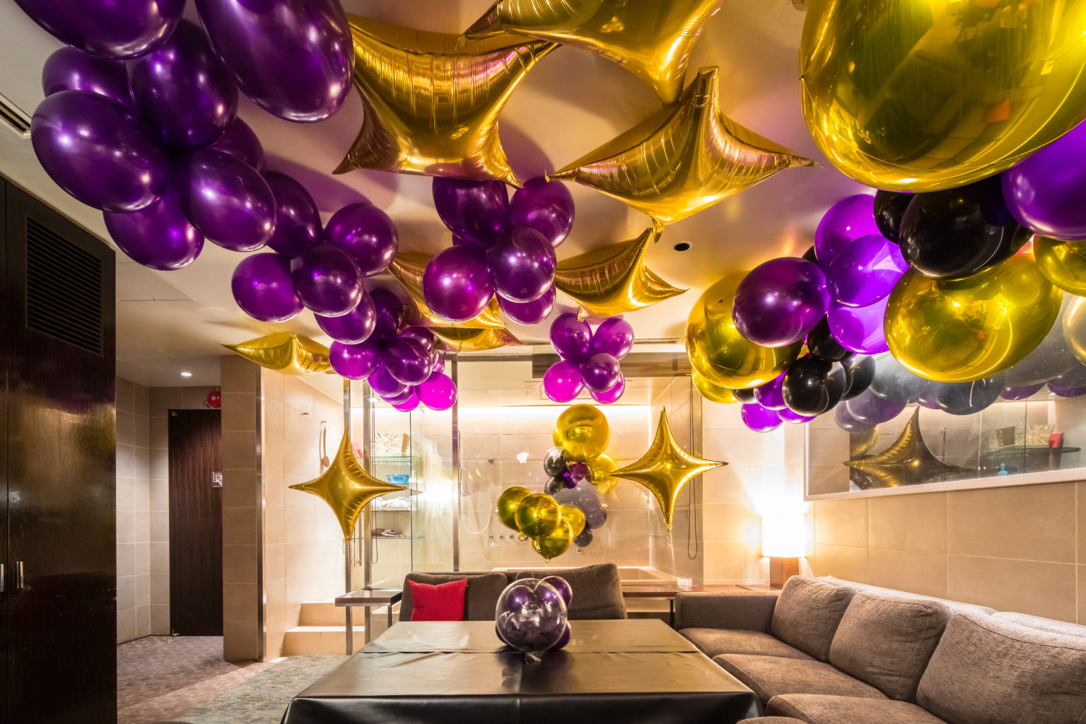 飲食店の個室部屋でハロウィン装飾