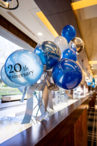 企業の20周年お祝いパーティー