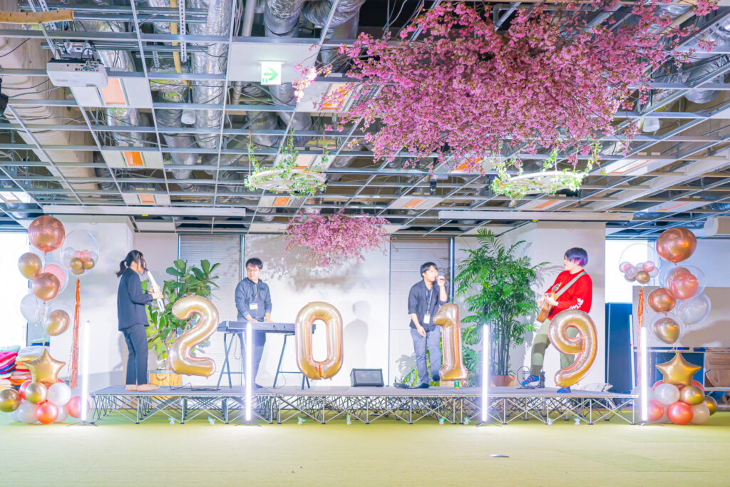 法人イベントのステージ周り装飾