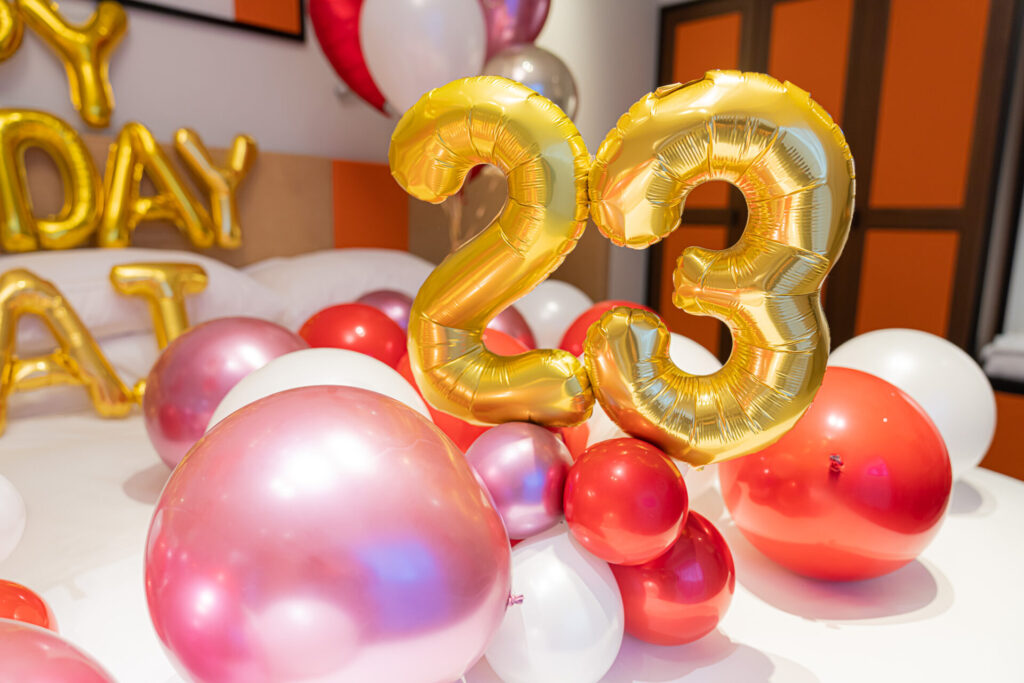 ホテルで誕生日サプライズ装飾