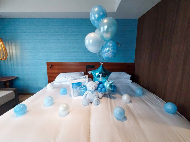 ハイアットリージェンシー東京ベイでの1歳誕生日をブルーのバルーン装飾でお祝い