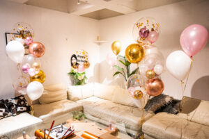 飲食店でサプライズパーティー装飾