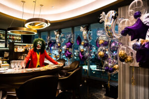 ハロウィンパーティー　パープル＆ゴールド装飾 with ゴースト