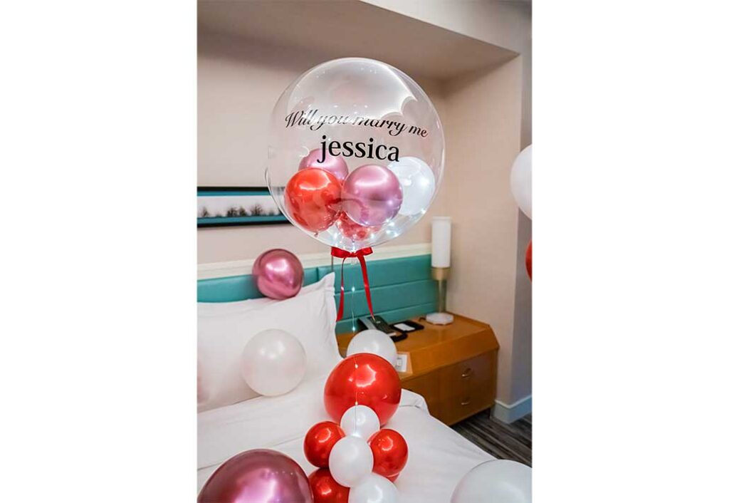 ホテルで彼女にプロポーズ装飾