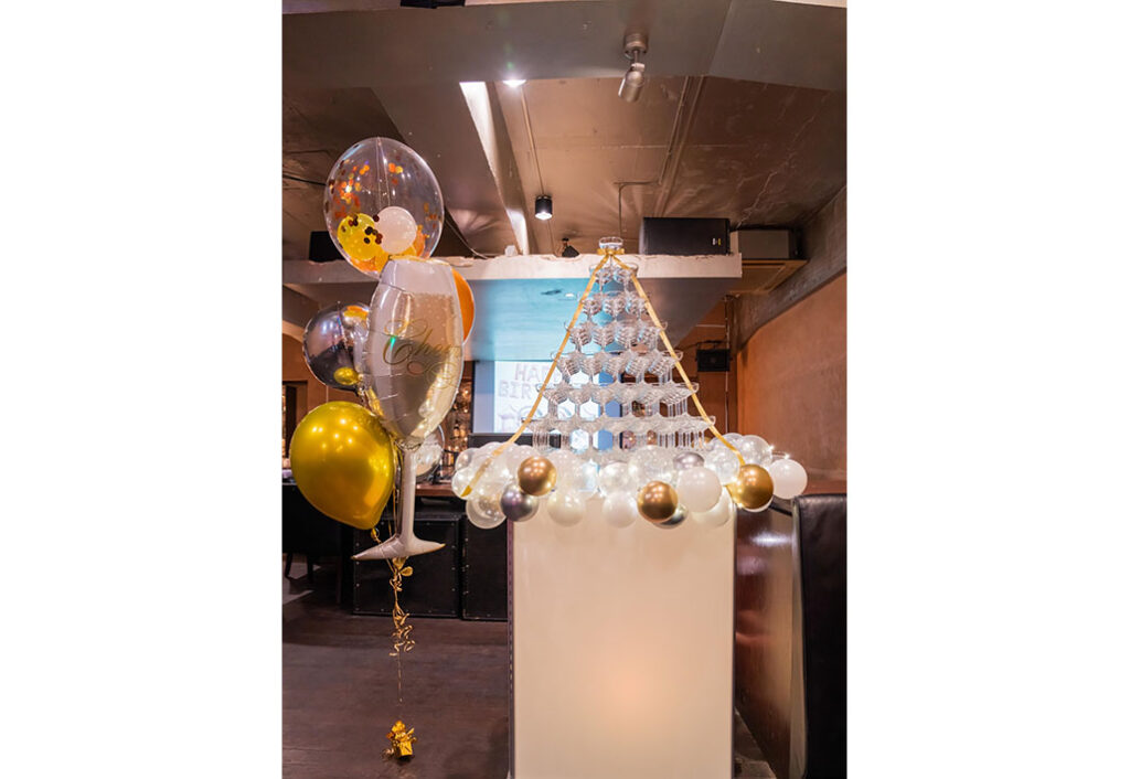 誕生日パーティーのシャンパンタワー装飾