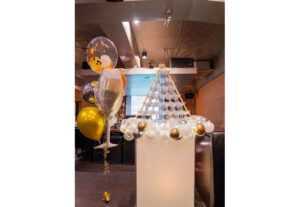 誕生日パーティーのシャンパンタワー装飾