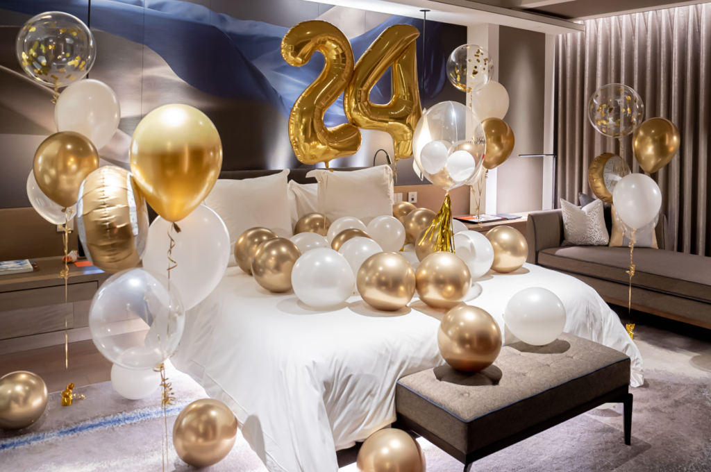 ゴールドとホワイトで彩る24歳の誕生日バルーン飾り付け