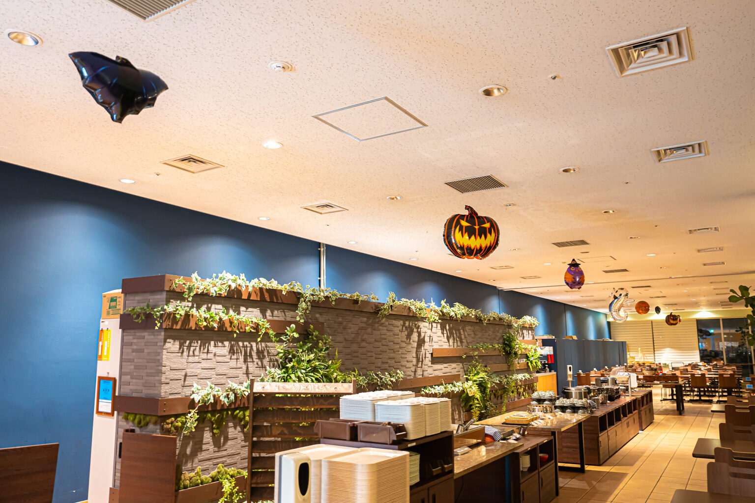 BumB東京スポーツ文化館でのカボチャパネルとバルーンのハロウィン飾り付け