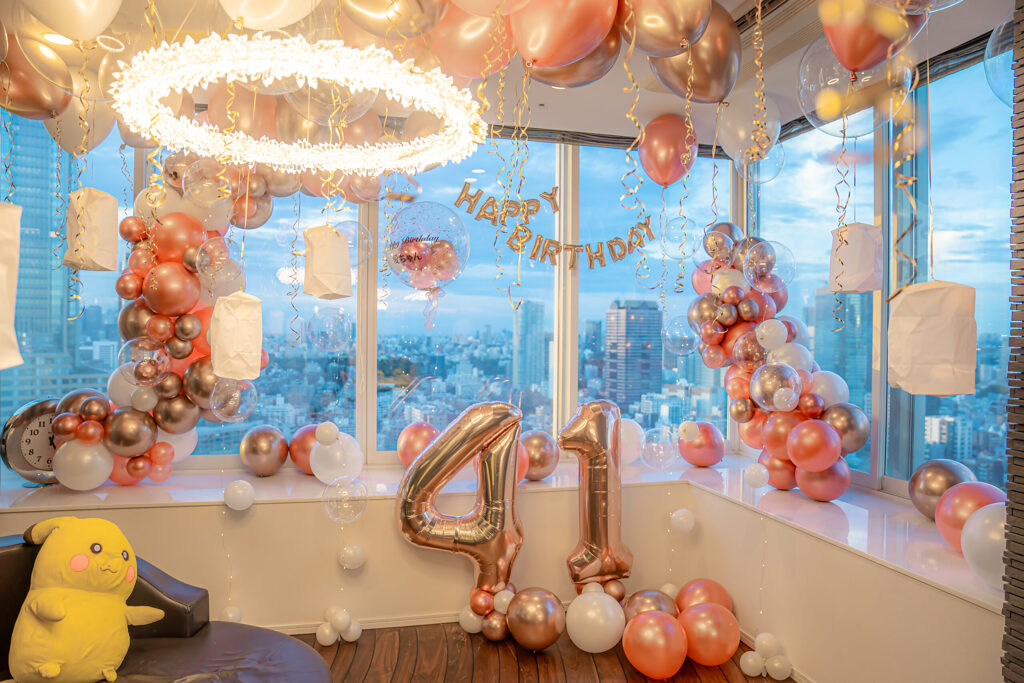 東京の自宅でのピンクゴールドの誕生日バルーン飾り付けサプライズ