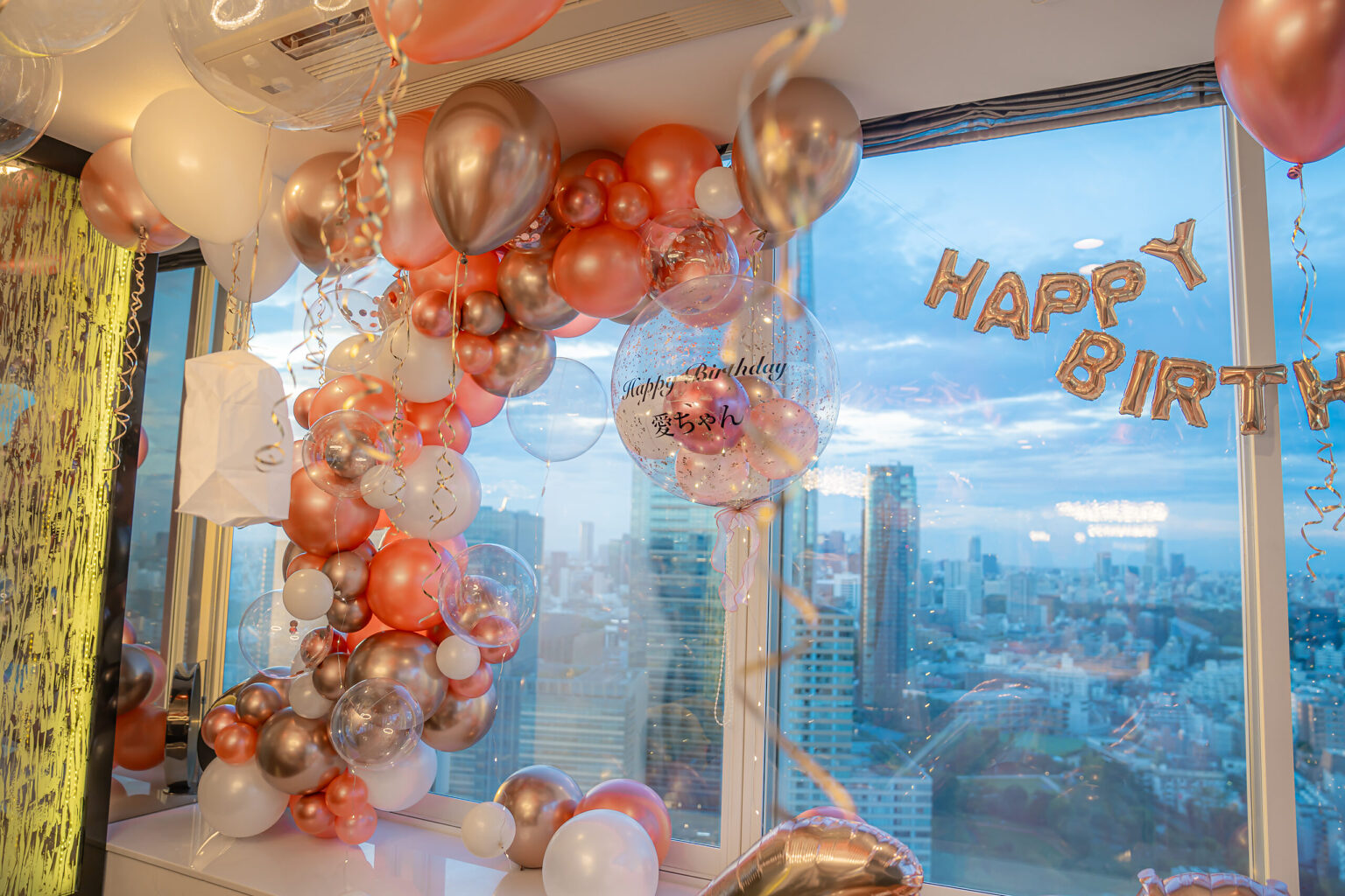 東京の自宅でのピンクゴールドの誕生日バルーン飾り付けサプライズ