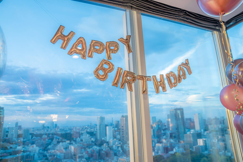 東京の自宅でのピンクゴールドの誕生日バルーン飾り付けサプライズ