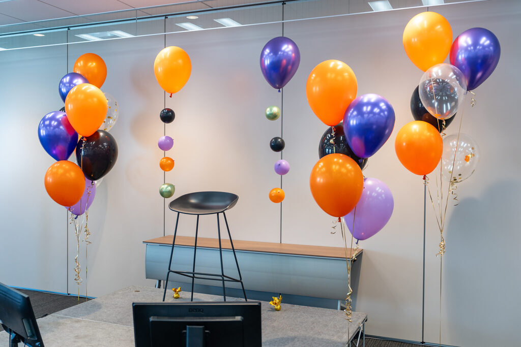 Fan Meeting at an Office in Ginza: Orange and Purple Balloon Decorations