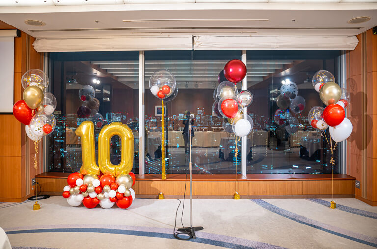 Tokyo Dome Hotel 10주년 기념 레드&골드 벌룬 데코레이션