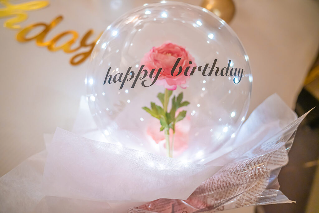 힐튼 도쿄 오다이바 30세 생일 풍선 서프라이즈 장식