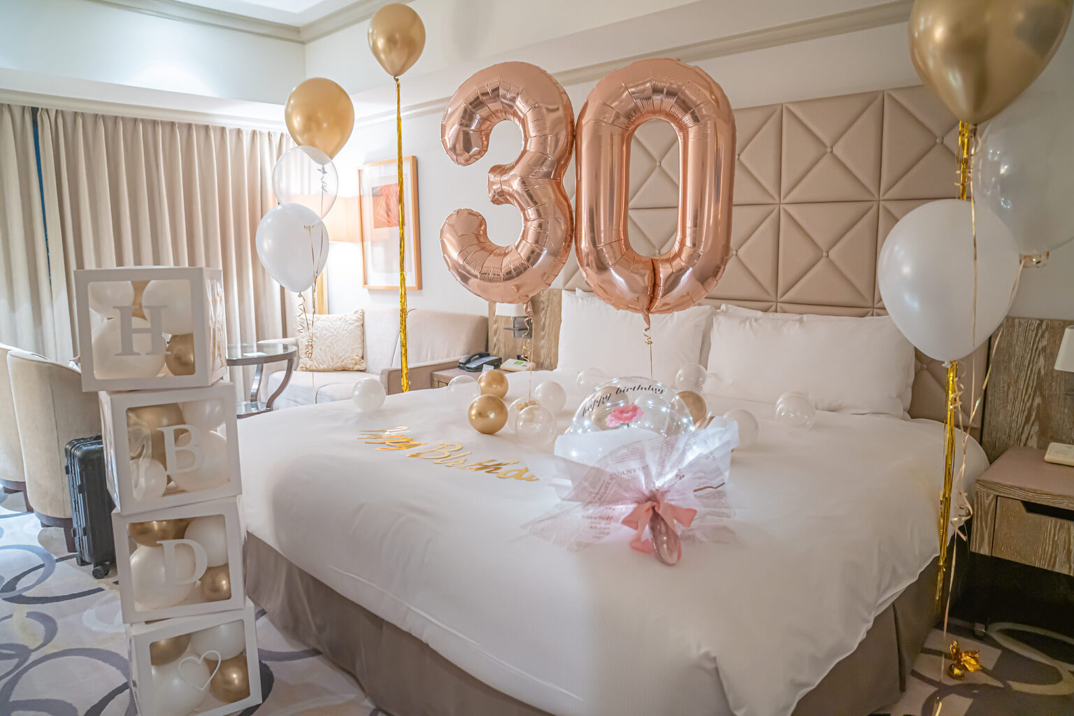 힐튼 도쿄 오다이바 30세 생일 풍선 서프라이즈 장식