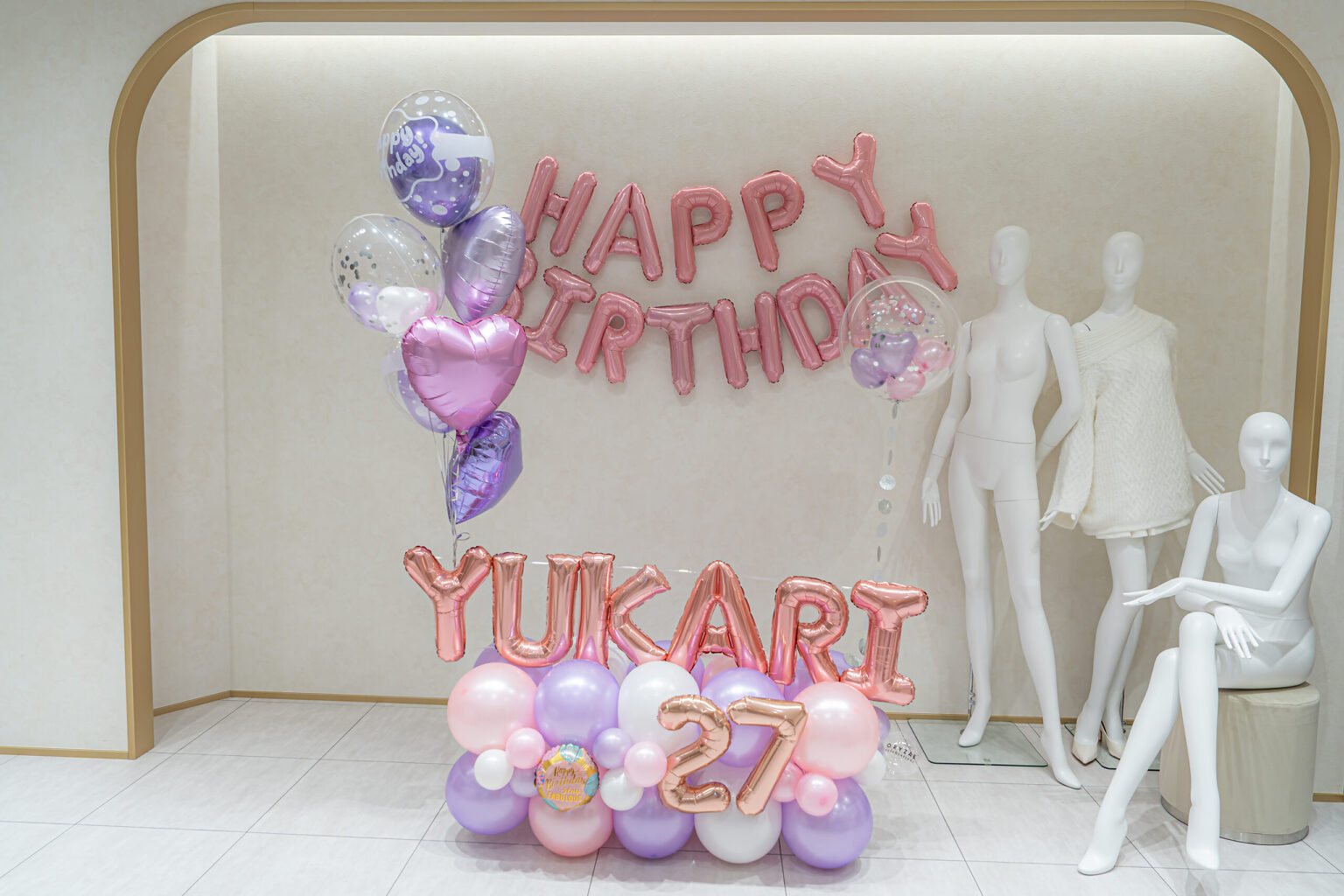 핑크와 라벤더로 꾸민 27세 생일 풍선 장식