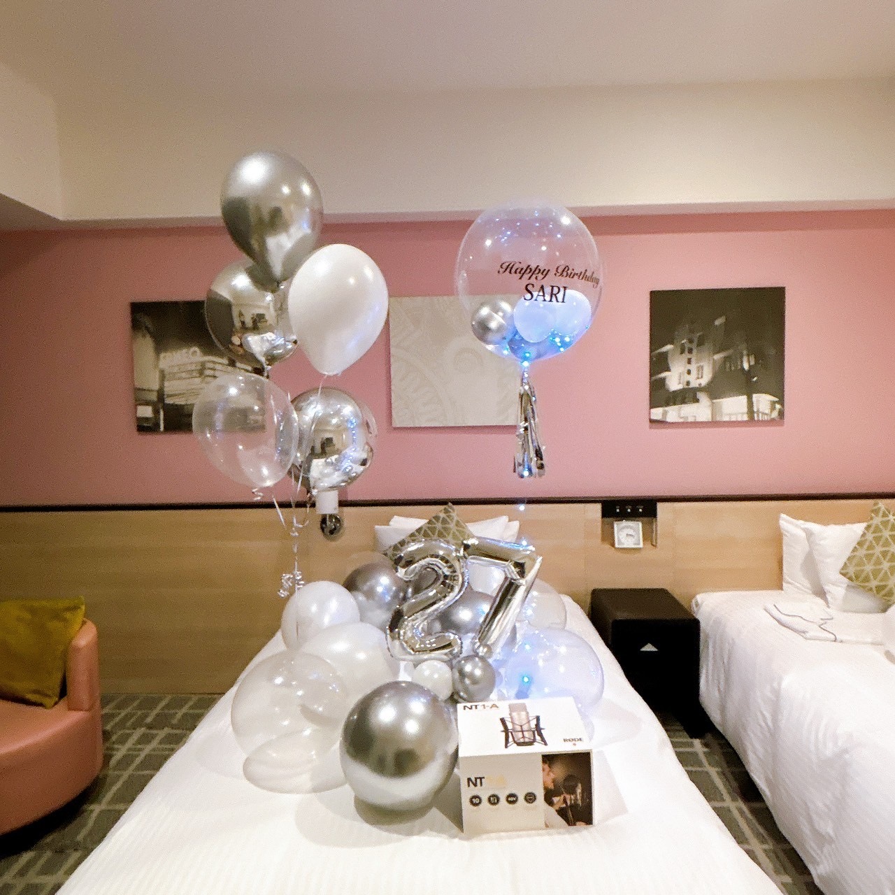 27th birthday silver balloon decorations at ザ パーク フロント ホテル アット ユニバーサル・スタジオ・ジャパン