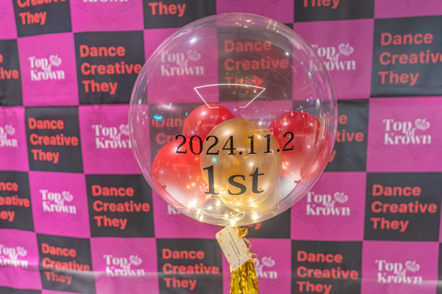 in the house 댄스 이벤트 1주년 기념 포토존 장식