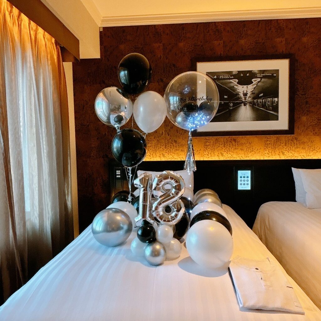 Surprise 18th birthday monotone balloon decoration at リーベルホテル大阪