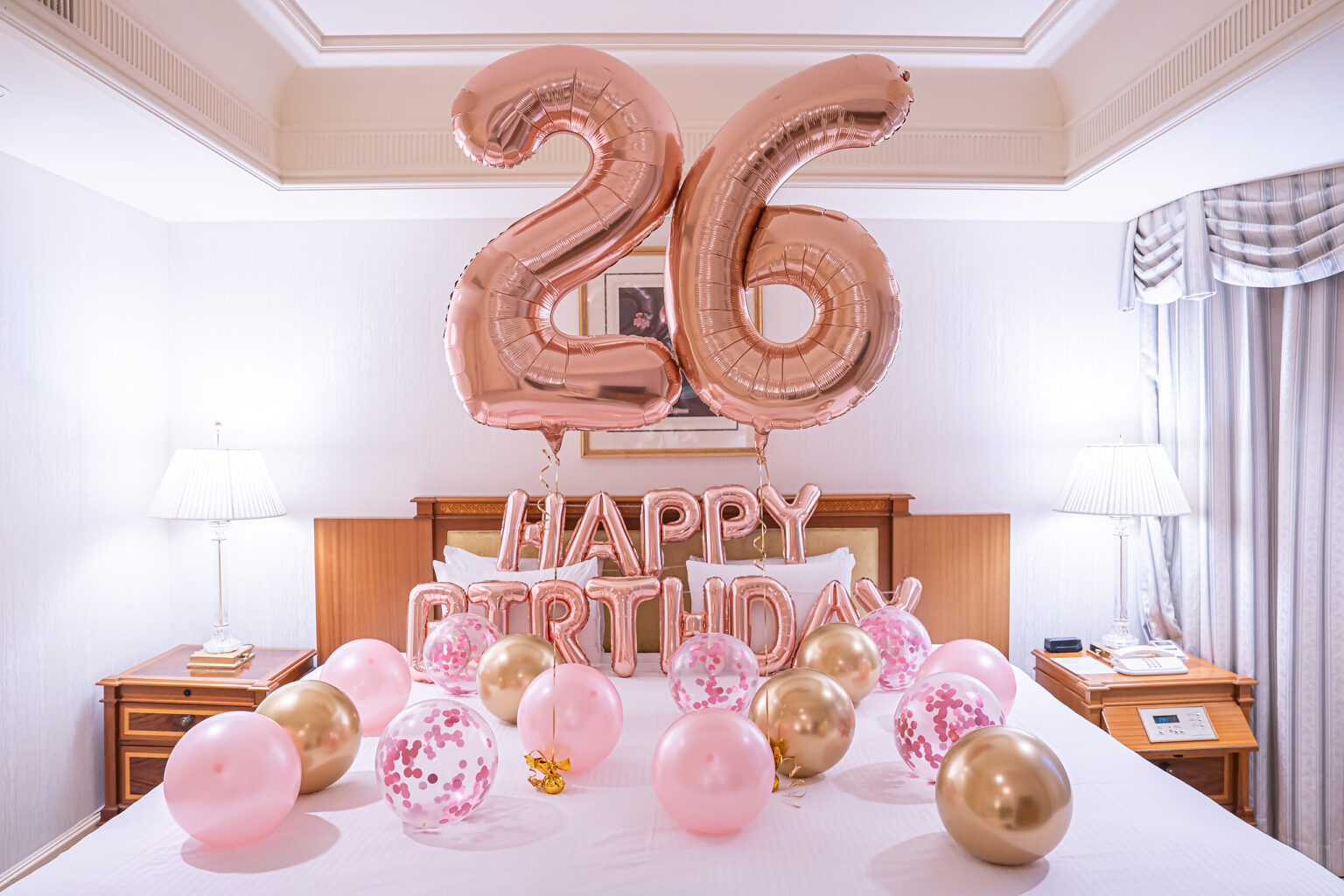 Birthday Surprise at リーガロイヤルホテル東京: Rose Gold Balloon Decoration