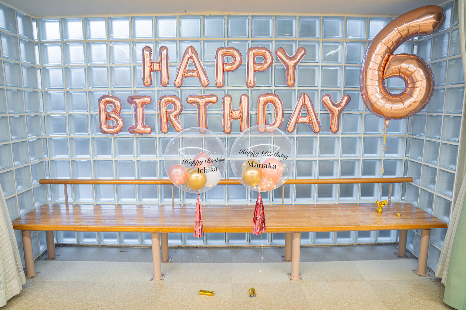 東京の自宅でのローズゴールドのバルーン誕生日お祝い飾り付け