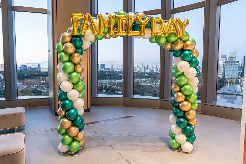 Family Day at an Office Building in Yurakucho - Green and Gold Balloon Arch Decoration