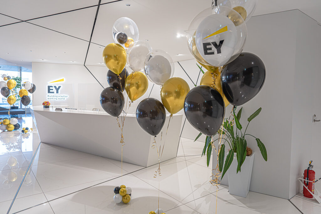 Family Day at an Office Building in Yurakucho - Green and Gold Balloon Arch Decoration