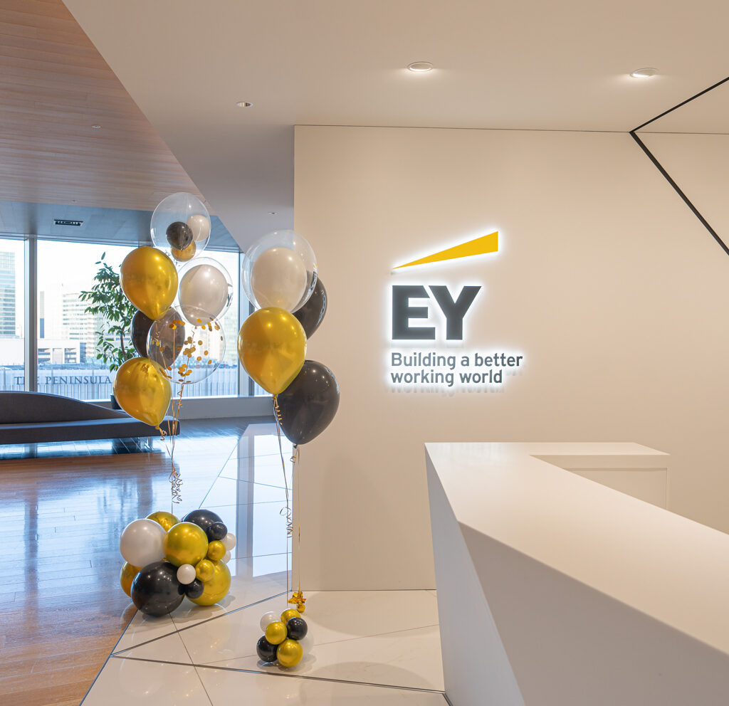 Family Day at an Office Building in Yurakucho - Green and Gold Balloon Arch Decoration