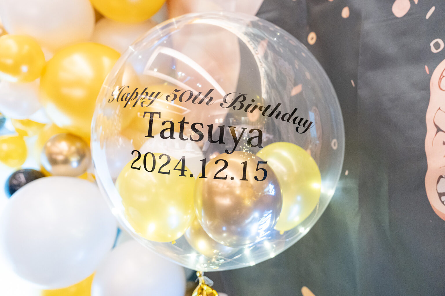 Aoyama Wine Baseでの50歳の誕生日お祝い ゴールドとホワイトのバルーン飾り付け