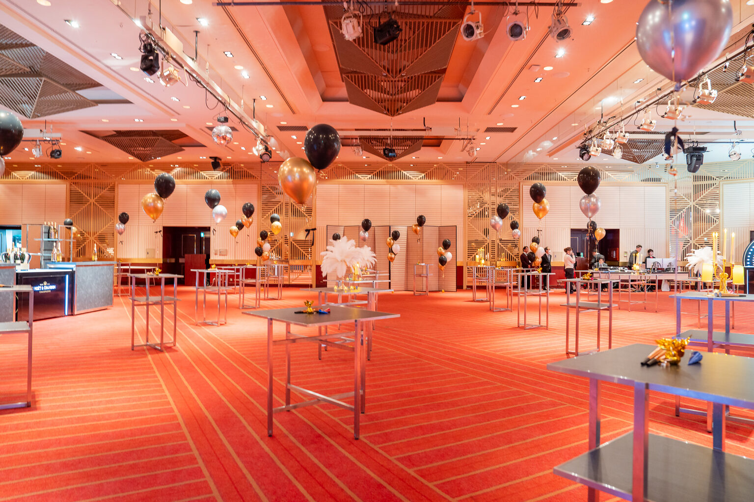 ヒルトン 東京での仮面フォトスポットとバルーンのカウントダウンパーティー飾り付け
