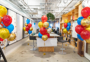 オフィスで周年お祝いイベント装飾