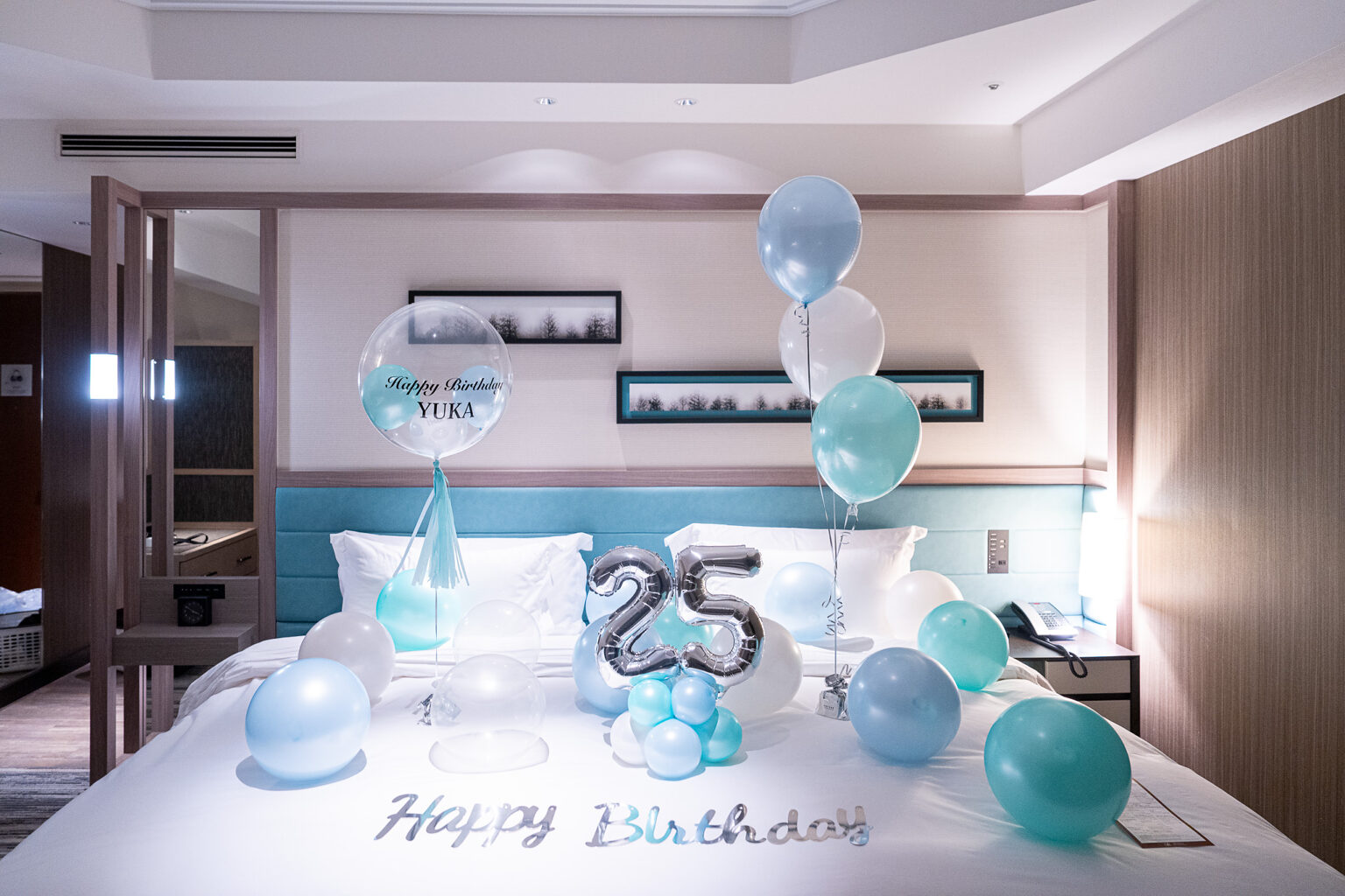 ザ・プリンスパークタワー東京での25歳の誕生日をパステルブルーとミントのバルーンでお祝い飾り付け