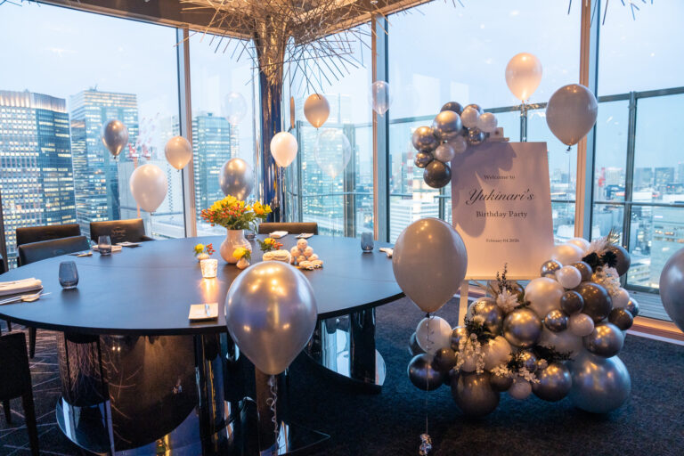 Birthday party surprise balloon decoration at ザ・ペニンシュラ東京