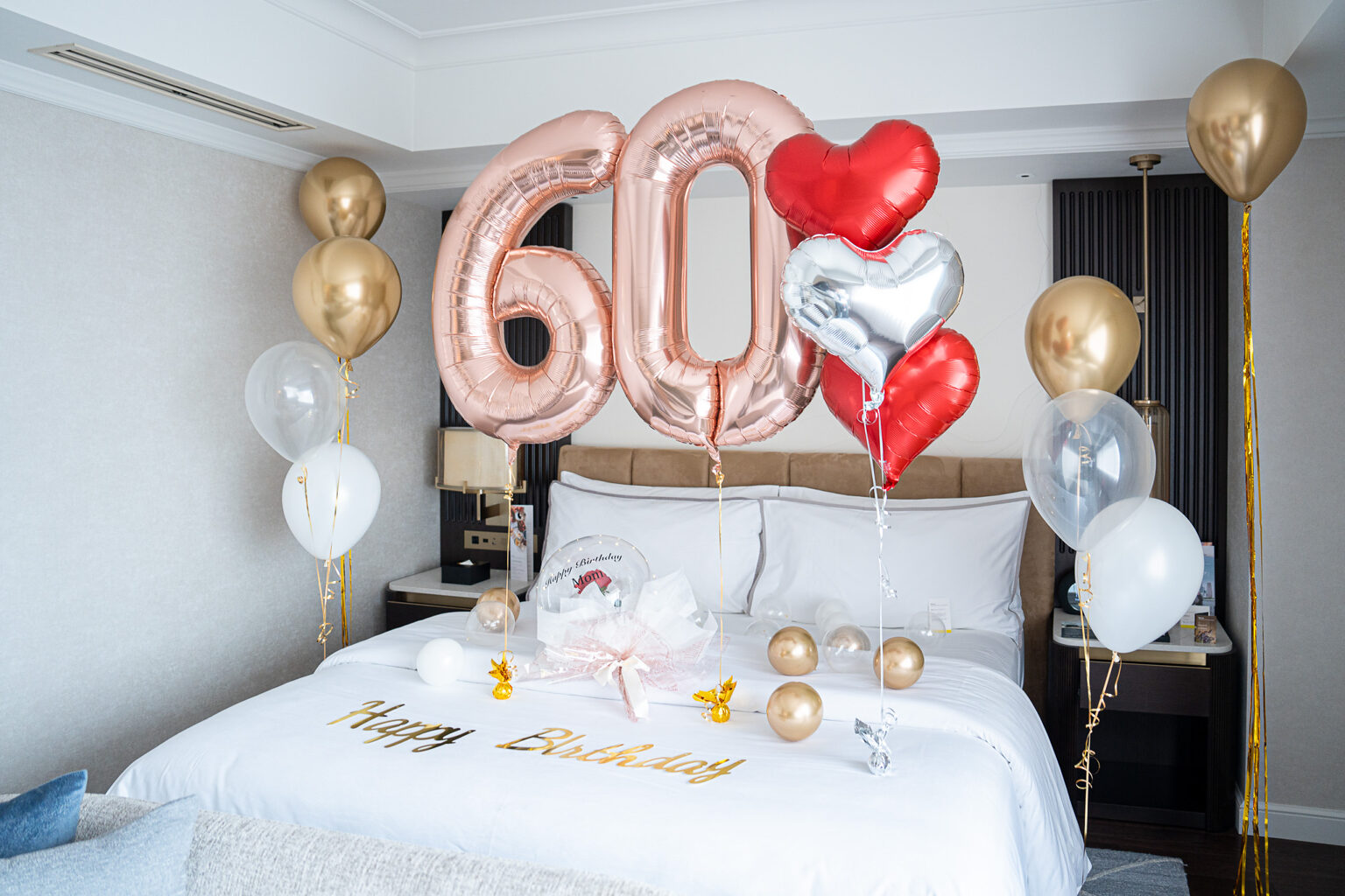 ウェスティンホテル東京에서의 60세 생일 축하 풍선 장식