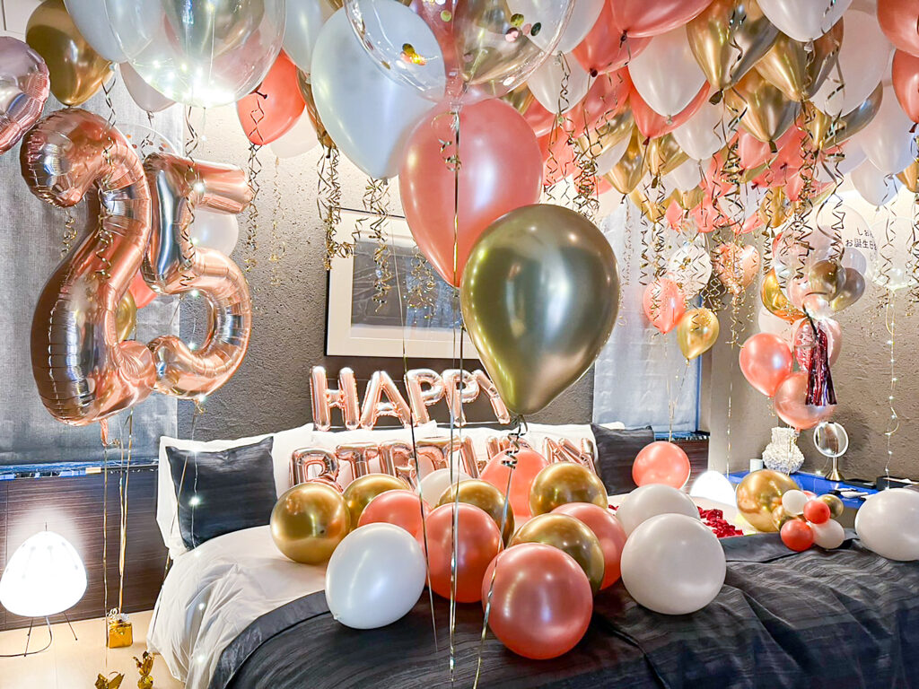 月洸樹 由布院での誕生日サプライズ ローズゴールドのバルーン飾り付け