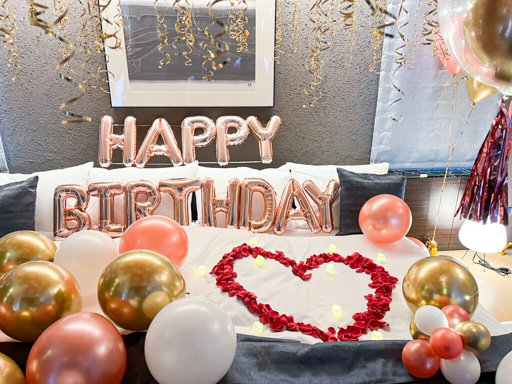 月洸樹 由布院での誕生日サプライズ ローズゴールドのバルーン飾り付け