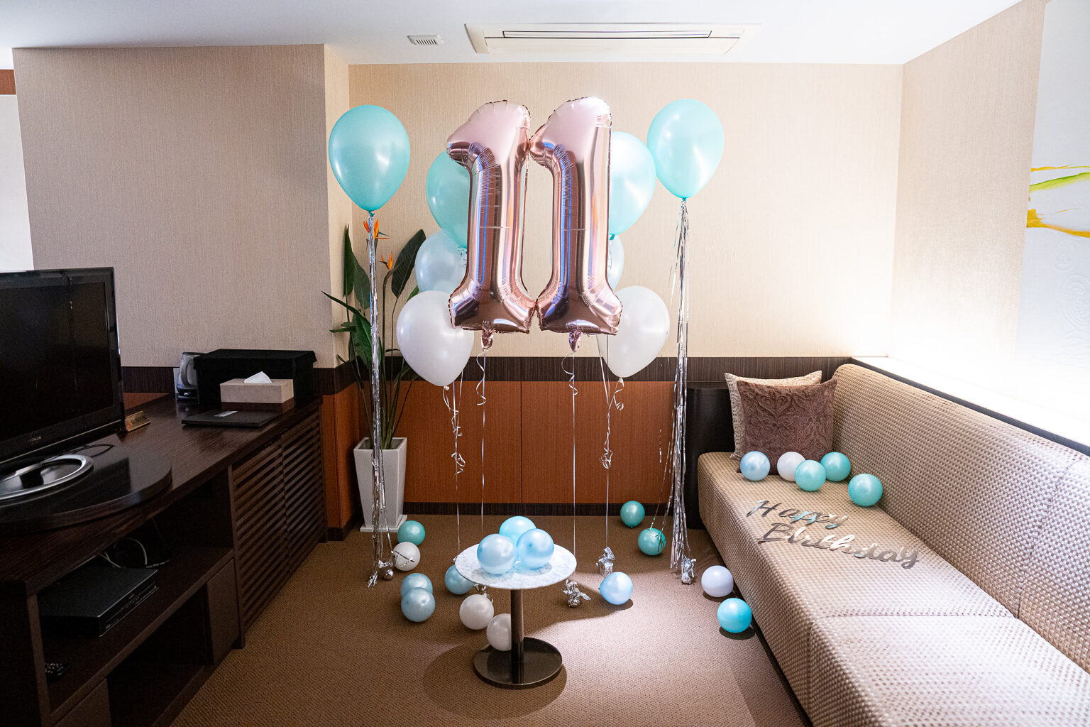 東京の自宅でローズゴールドとミントで彩る11歳の誕生日お祝いバルーン飾り付け