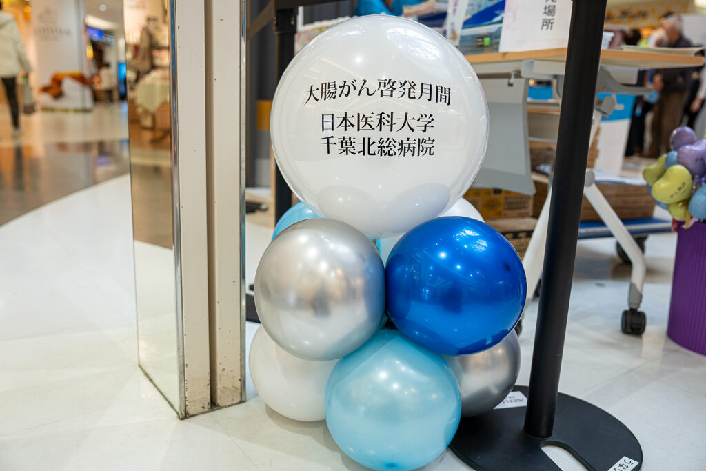 イオンモール成田での青と水色のバルーンアートとフォトスポットの飾り付け
