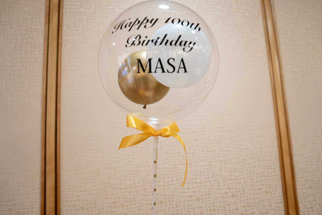 帝国ホテル 東京でのゴールドの数字バルーンで彩る長寿お祝い装飾