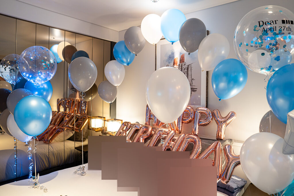 GINZA HOTEL by GRANBELL에서 블루 벌룬으로 꾸민 25세 생일 서프라이즈 장식