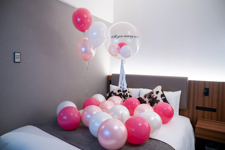 Pink and White Balloon Proposal Surprise Decoration at 三井ガーデンホテル豊洲プレミア