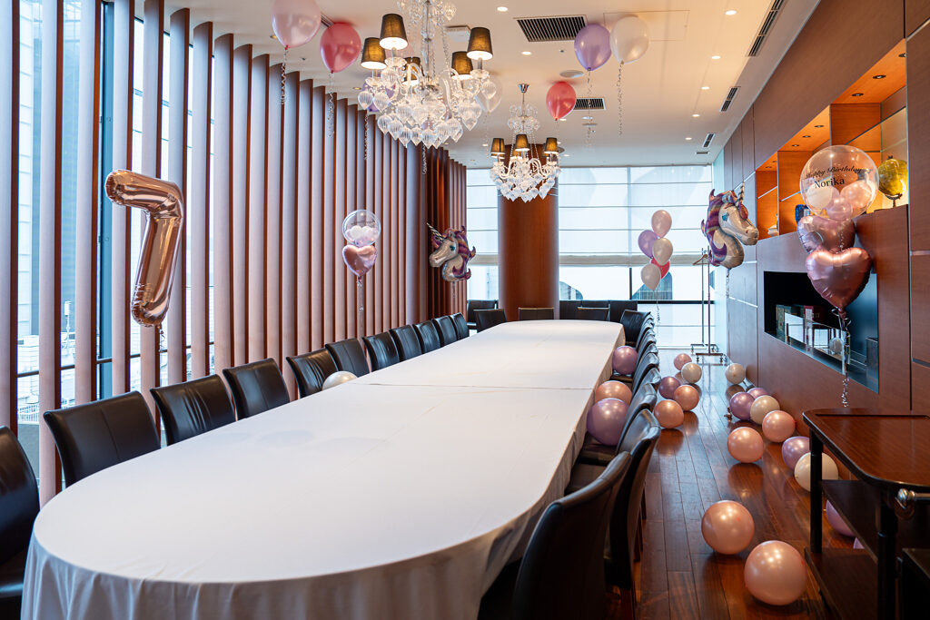 CITY CLUB OF TOKYOでピンクとラベンダーのユニコーンバルーンで祝う7歳の誕生日飾り付け